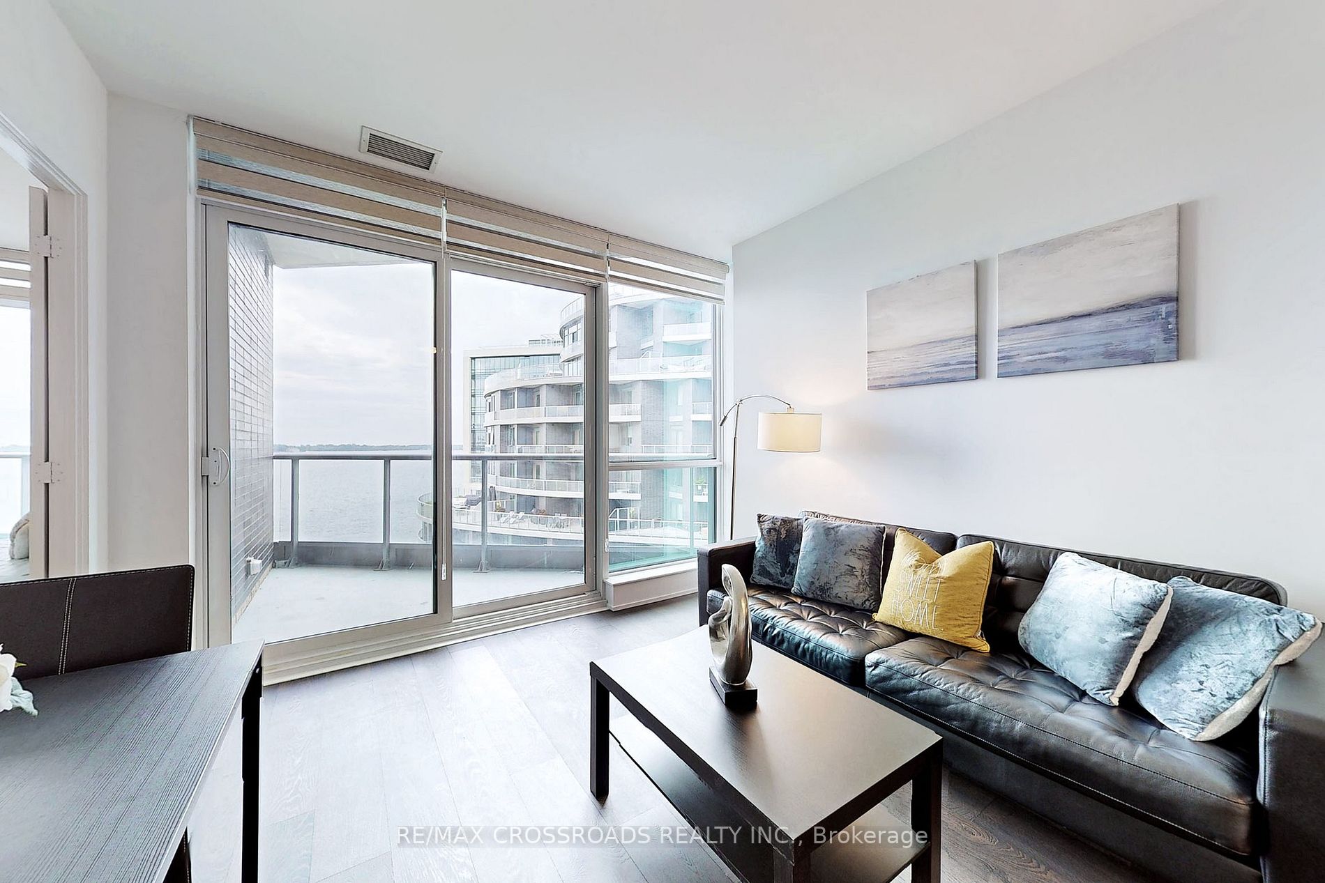 1 Edgewater Dr, #913