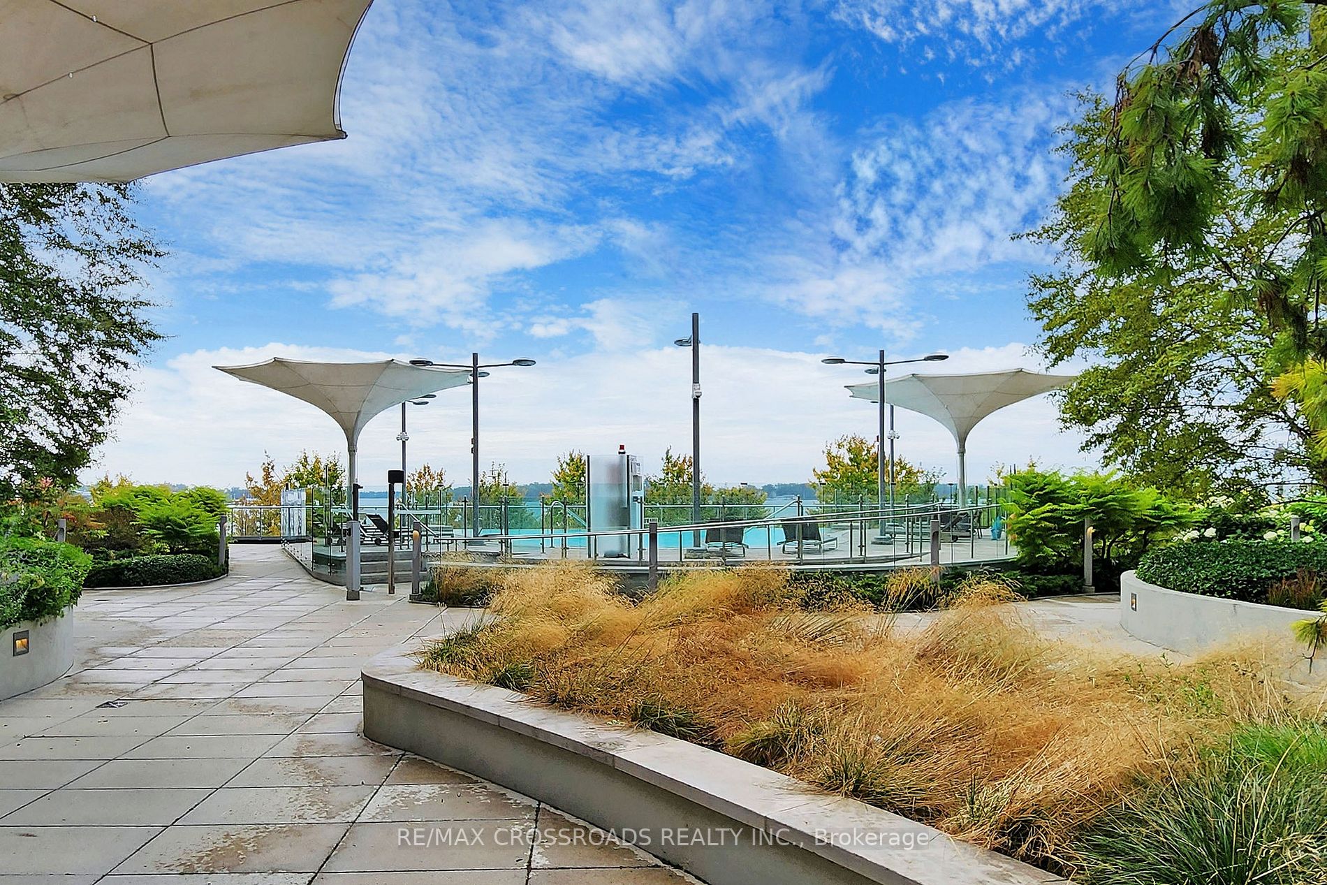 1 Edgewater Dr, #913
