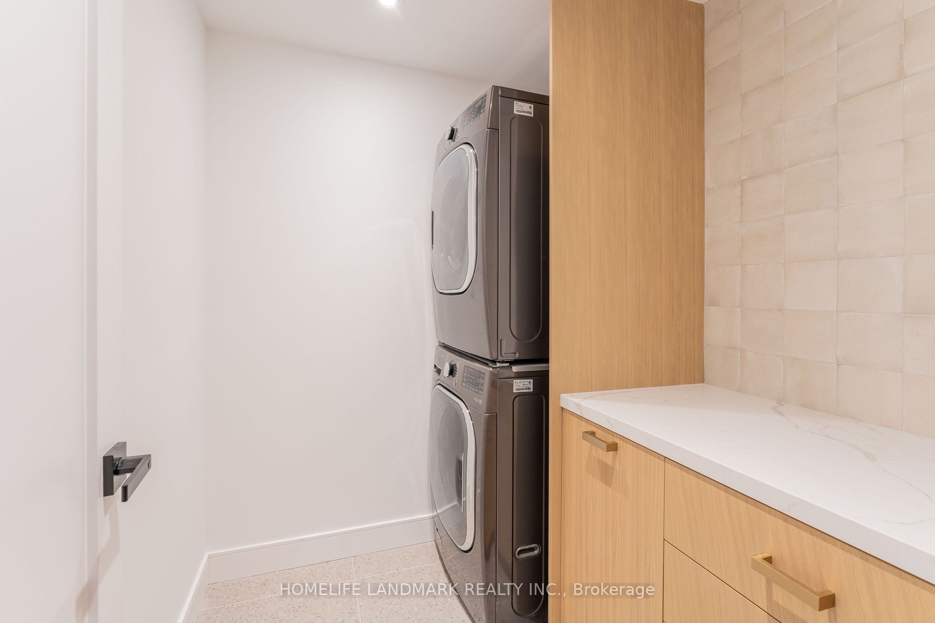 478 King Street W, #806