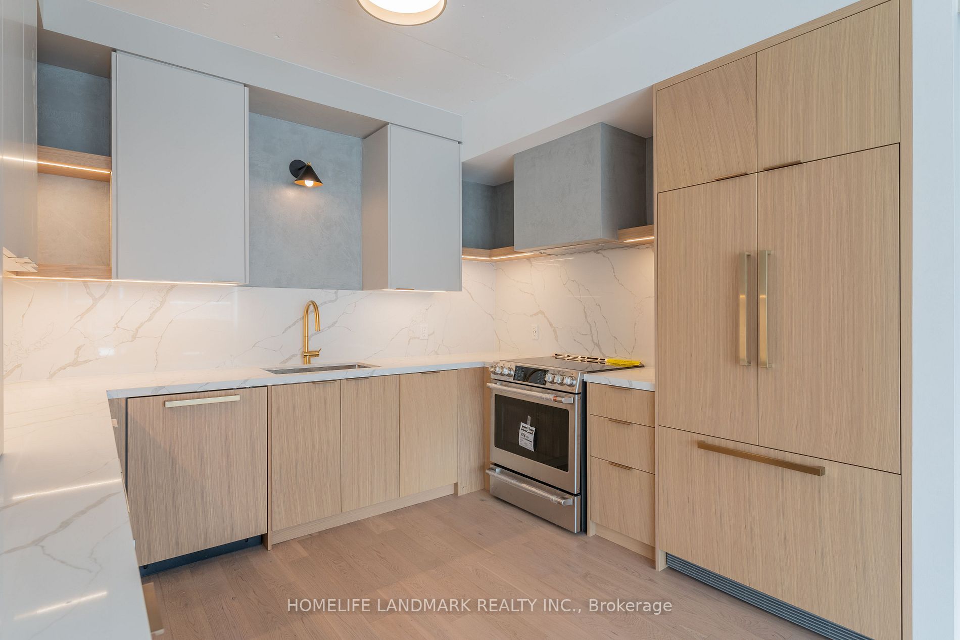 478 King Street W, #806