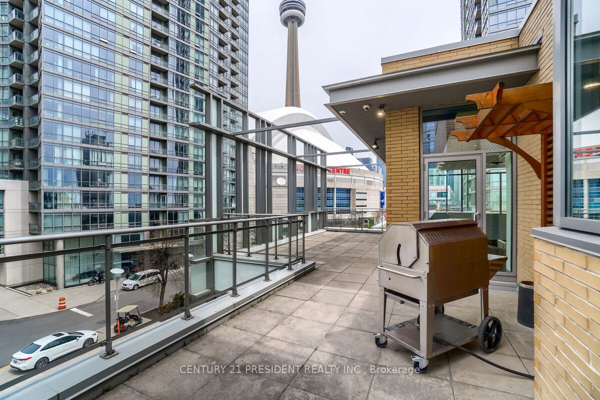 10 Navy Wharf Crt, #906