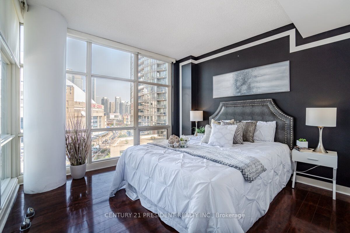 10 Navy Wharf Crt, #906