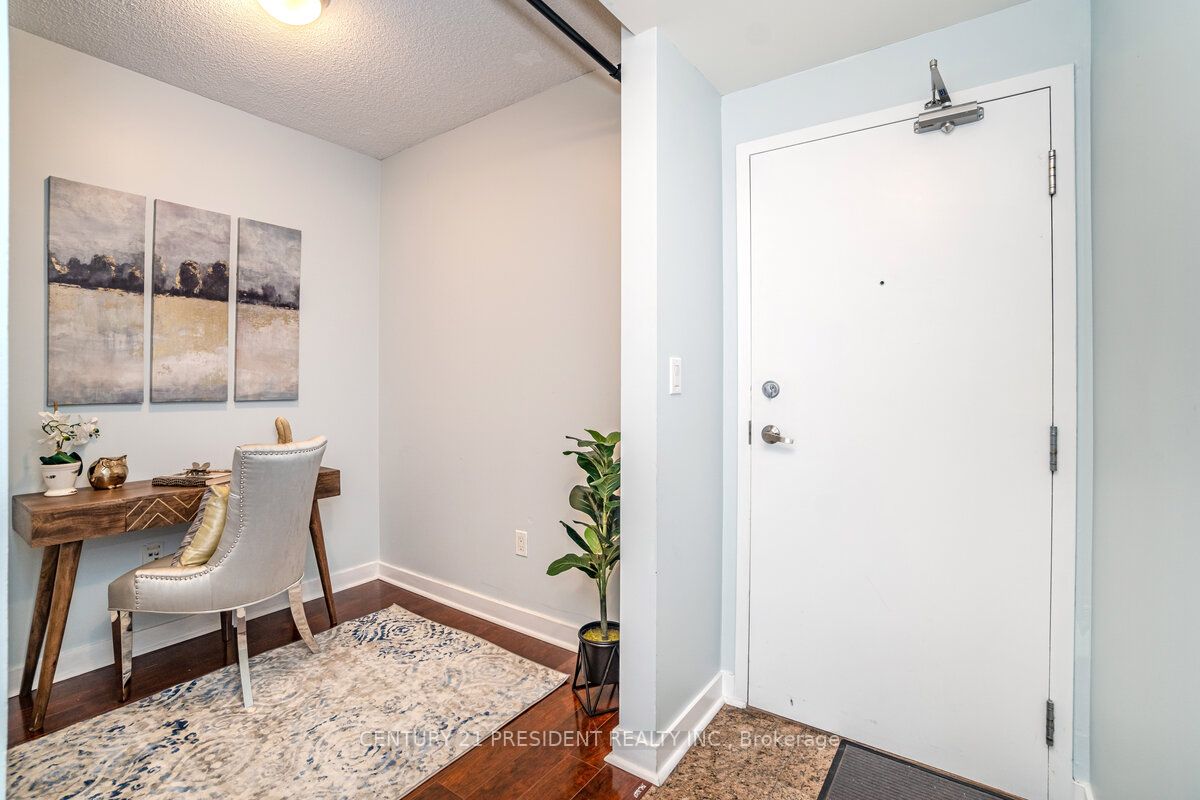 10 Navy Wharf Crt, #906