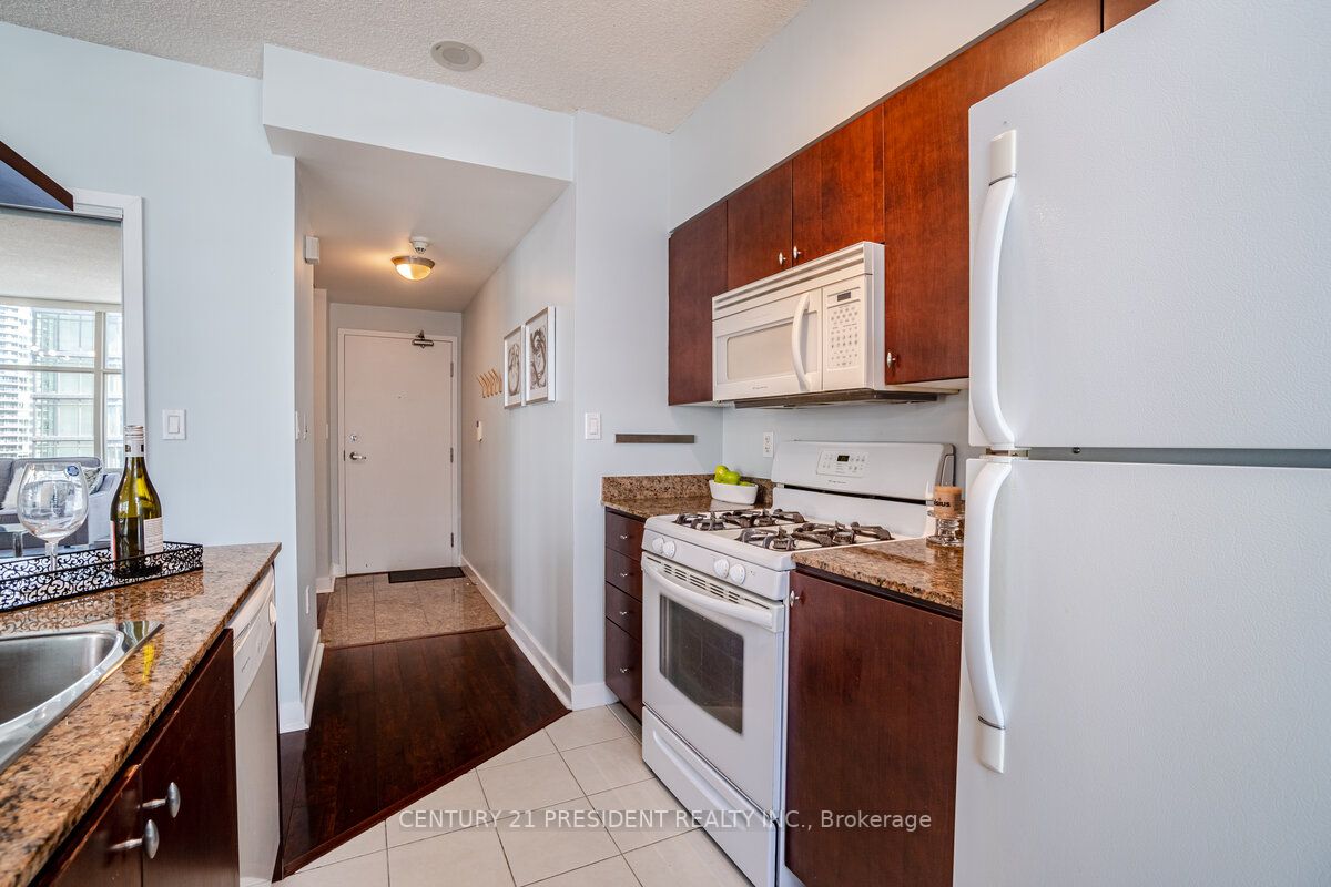 10 Navy Wharf Crt, #906