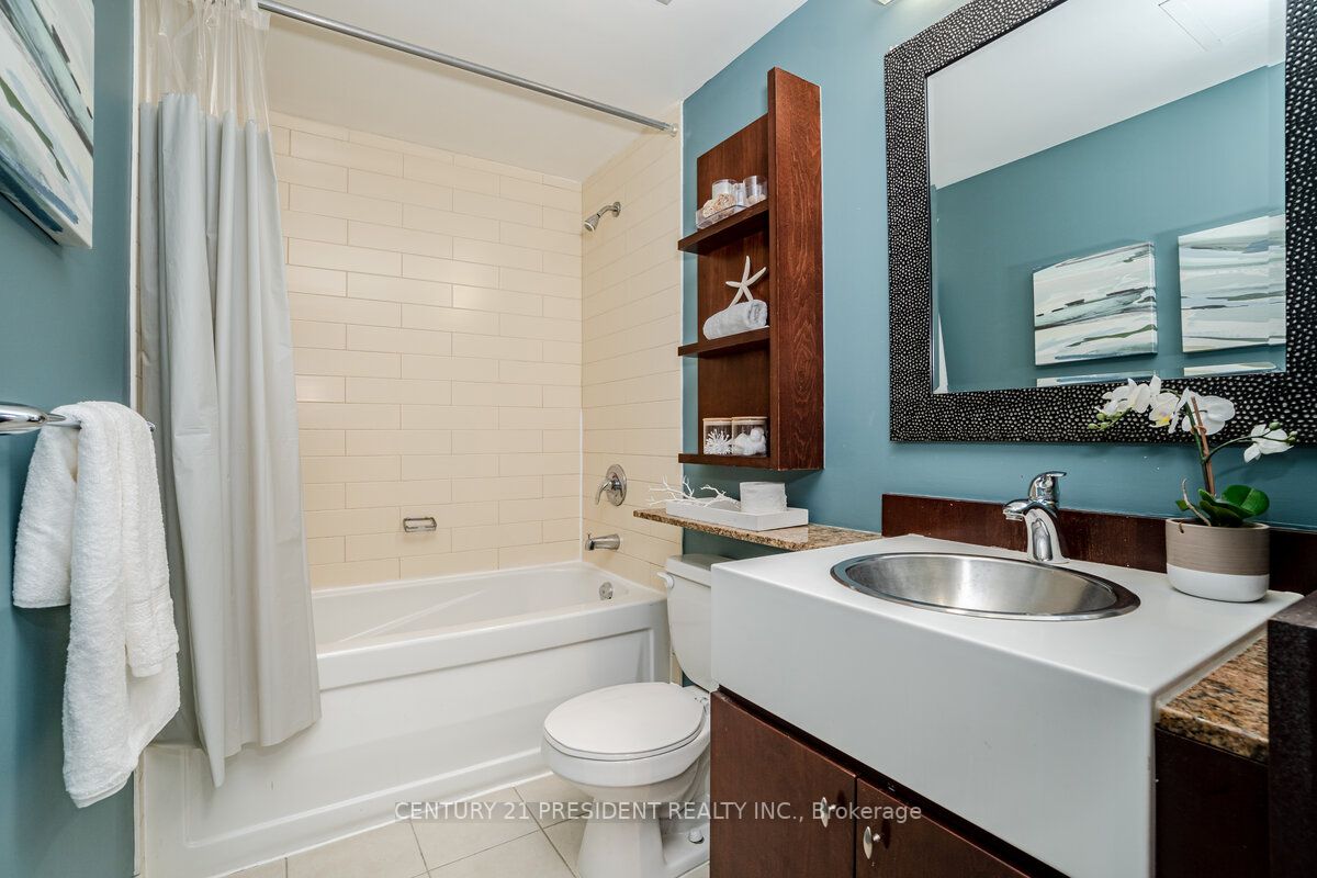 10 Navy Wharf Crt, #906