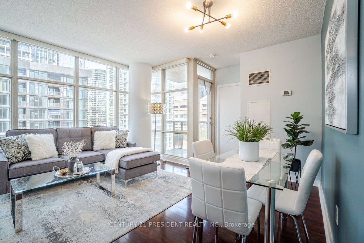 10 Navy Wharf Crt, #906