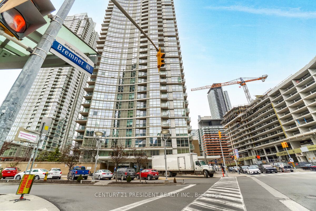 10 Navy Wharf Crt, #906