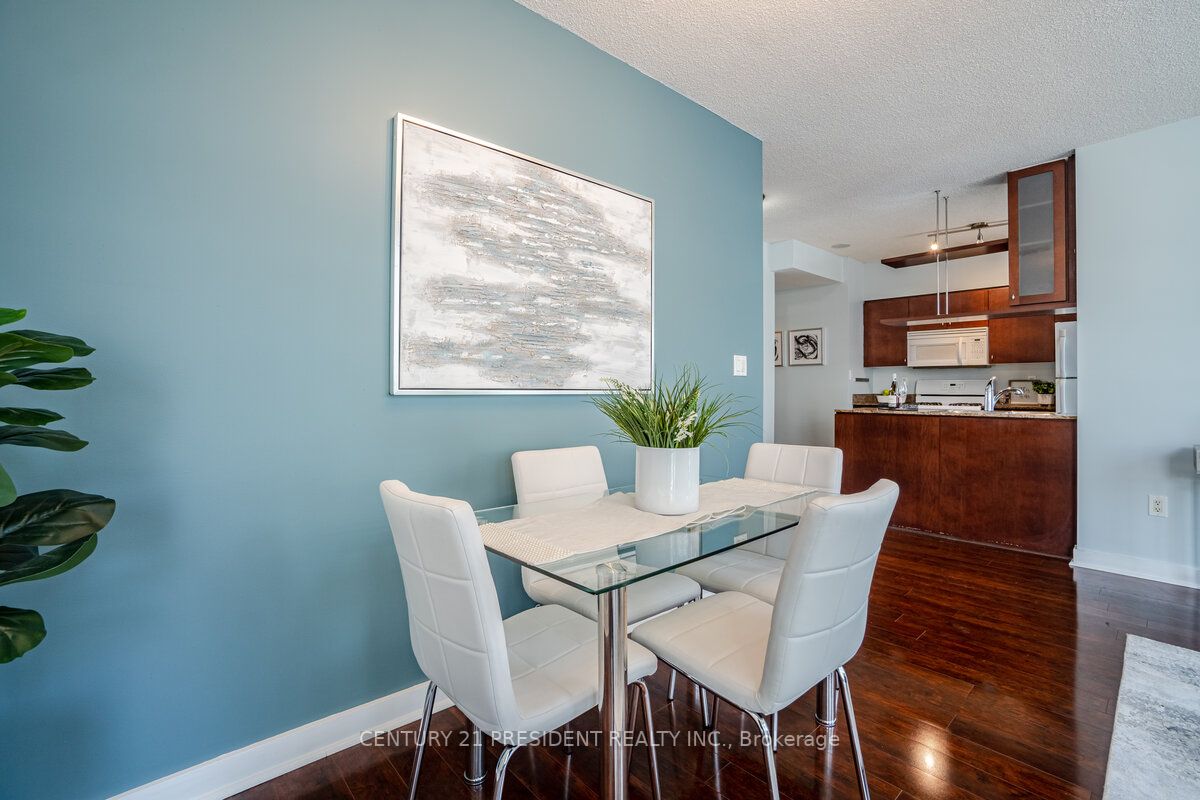 10 Navy Wharf Crt, #906