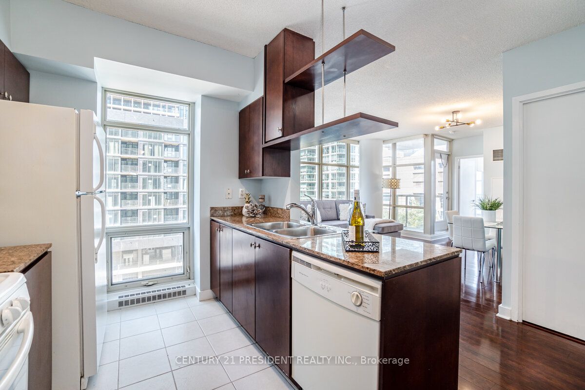 10 Navy Wharf Crt, #906