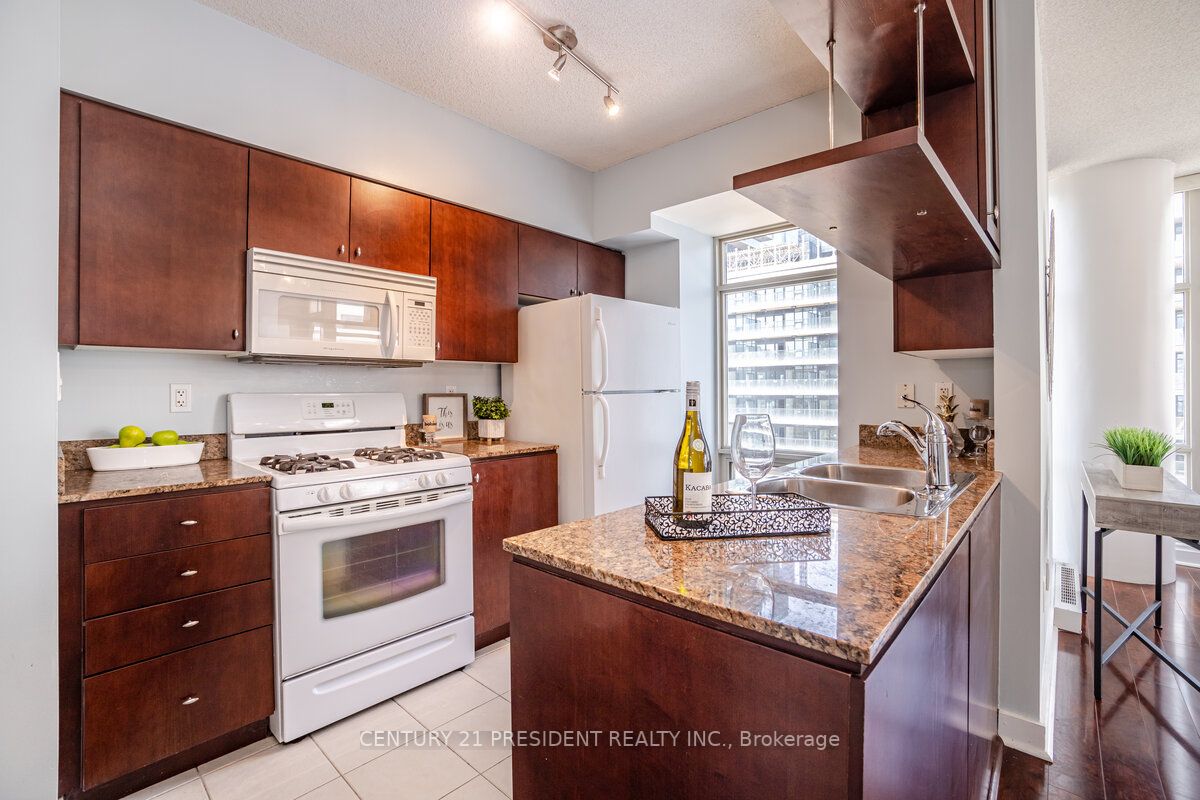 10 Navy Wharf Crt, #906