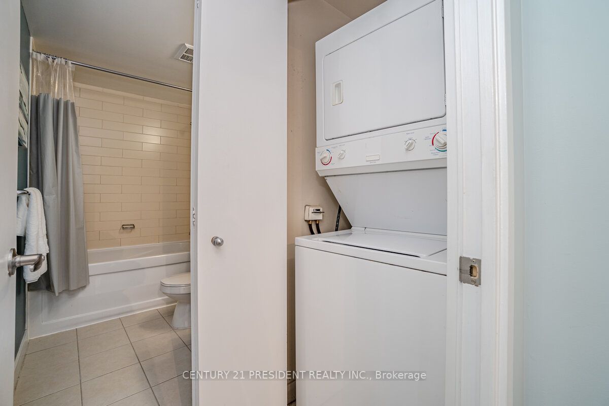 10 Navy Wharf Crt, #906