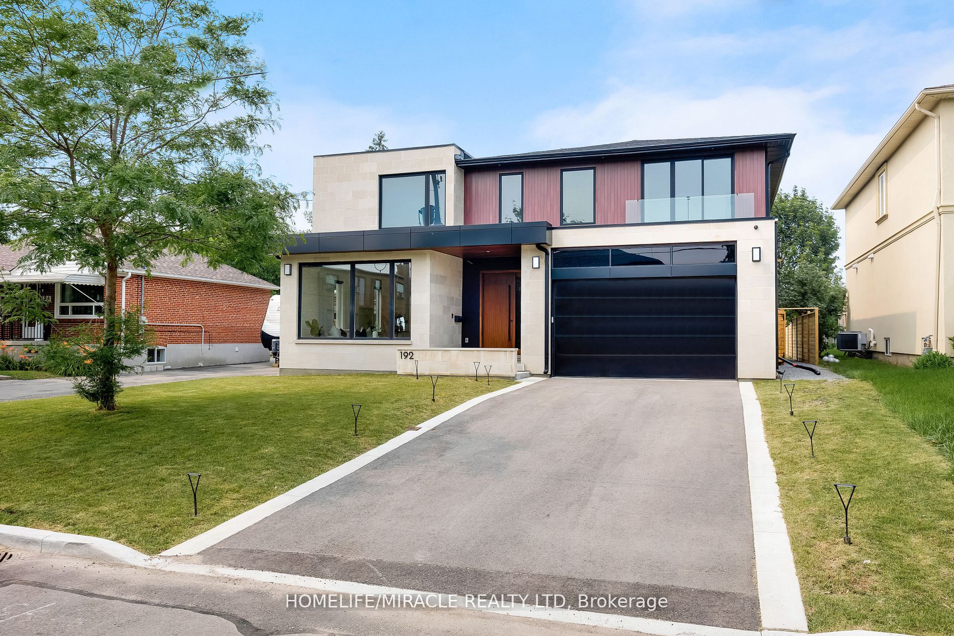 192 Cocksfield Ave N
