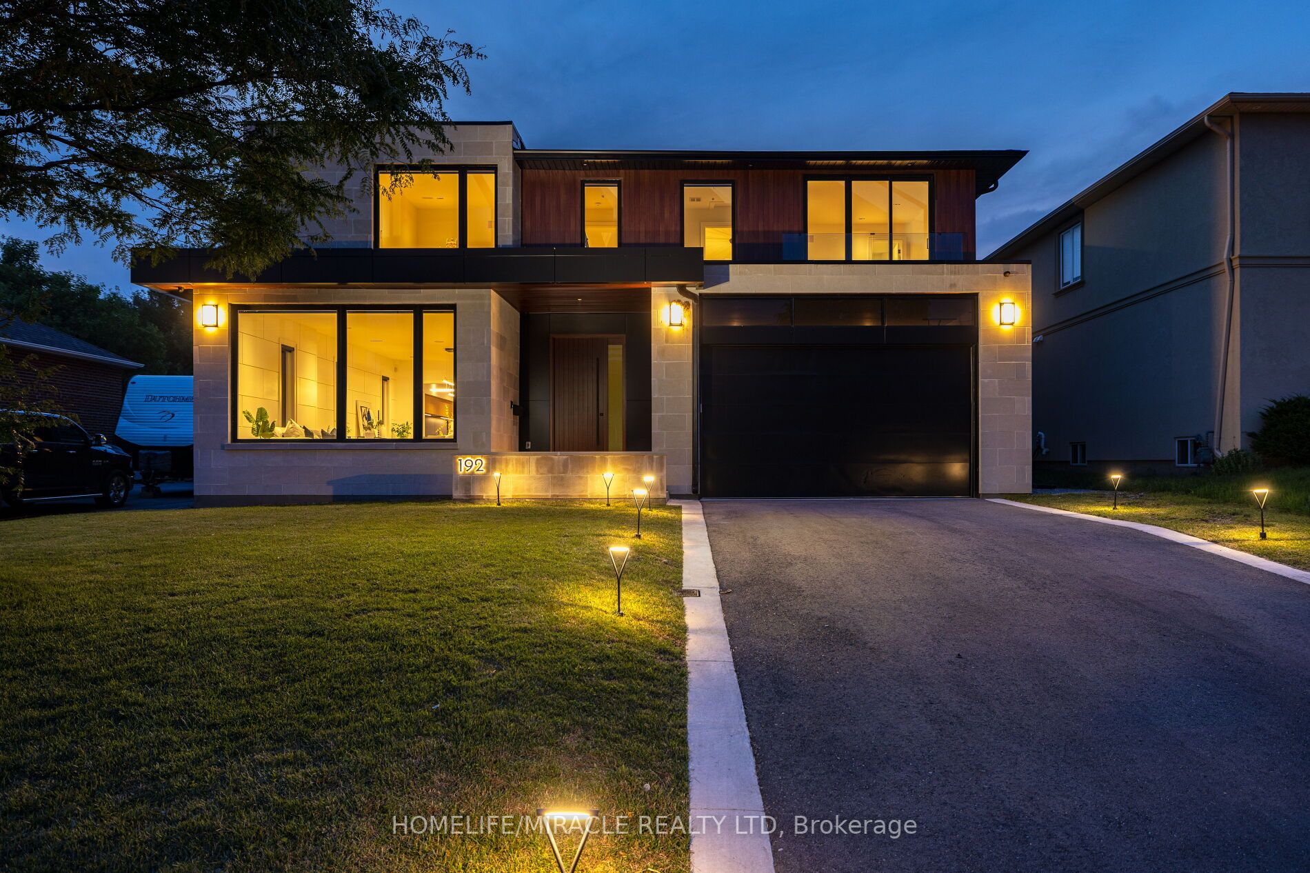 192 Cocksfield Ave N
