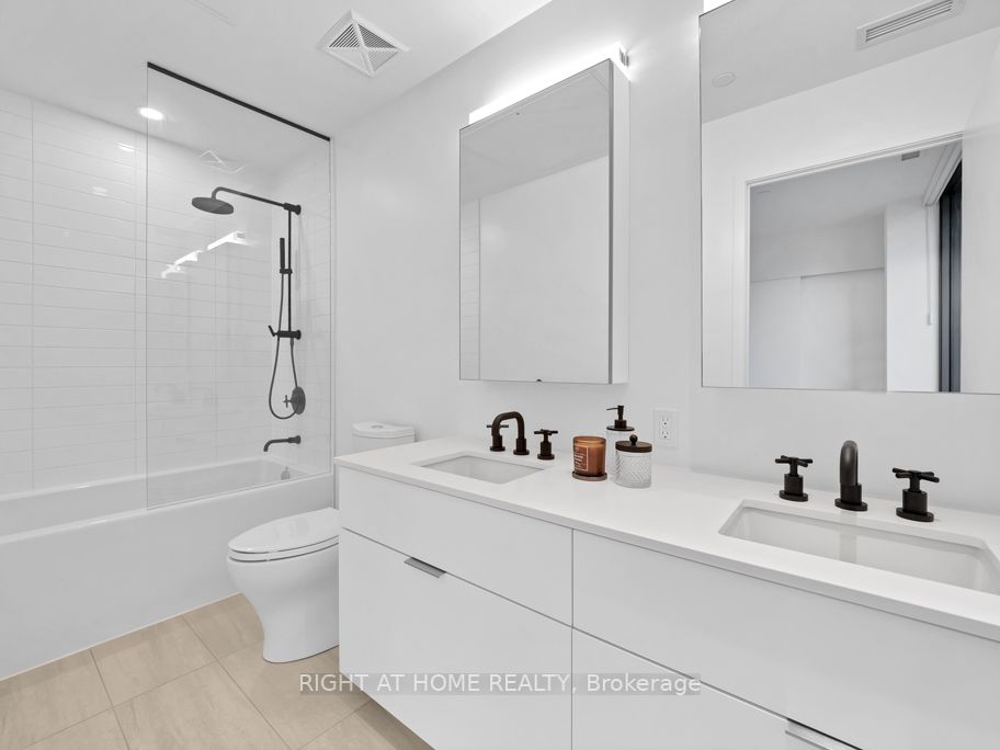 22 Lombard St, #502