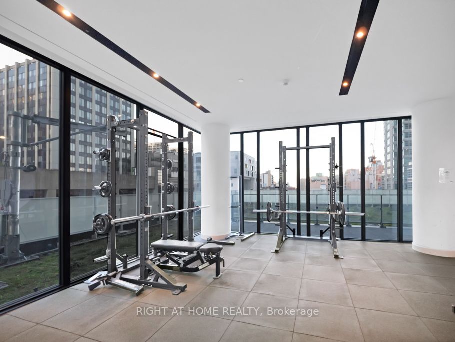 22 Lombard St, #502