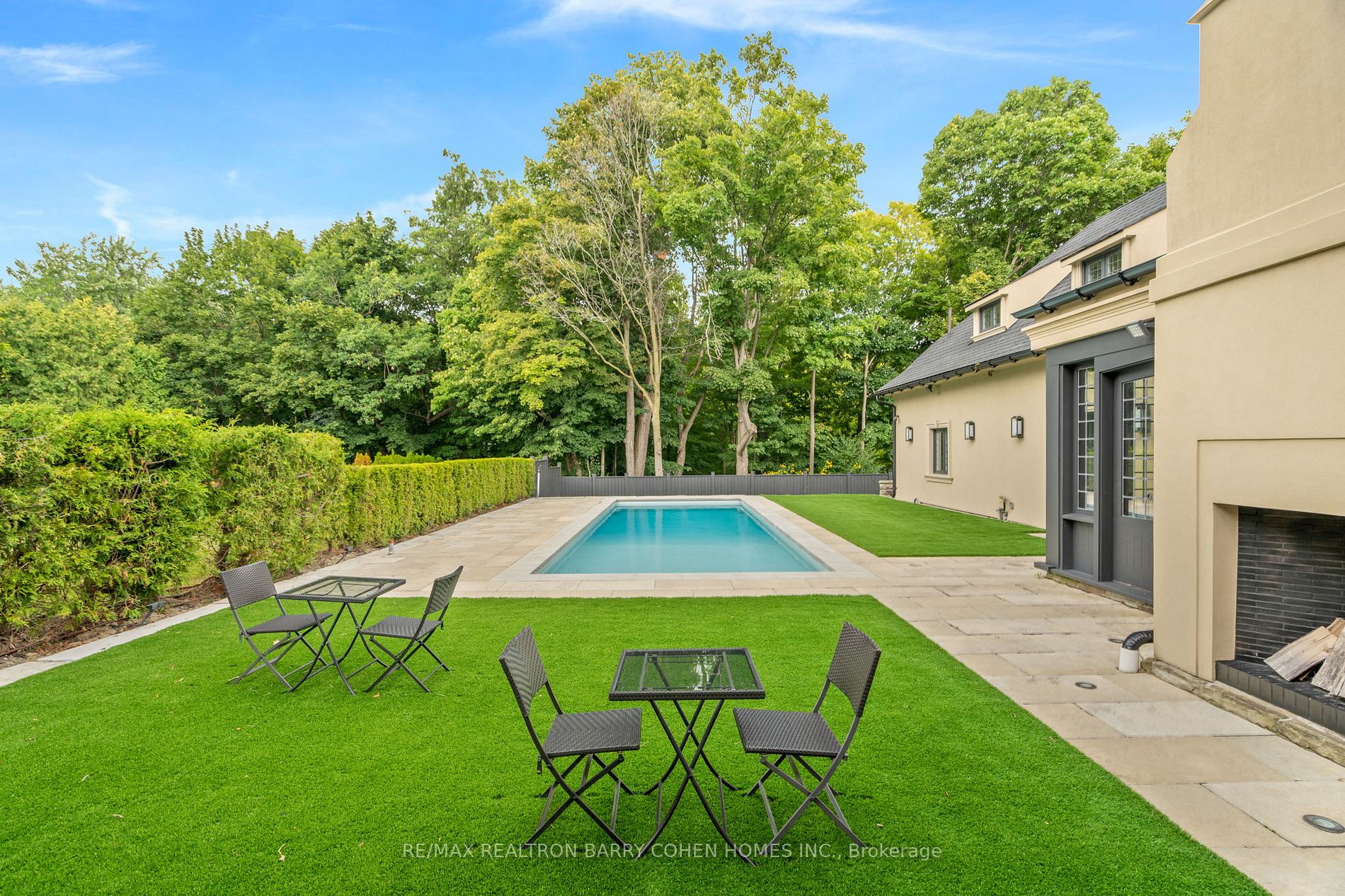 20 Sandringham Dr