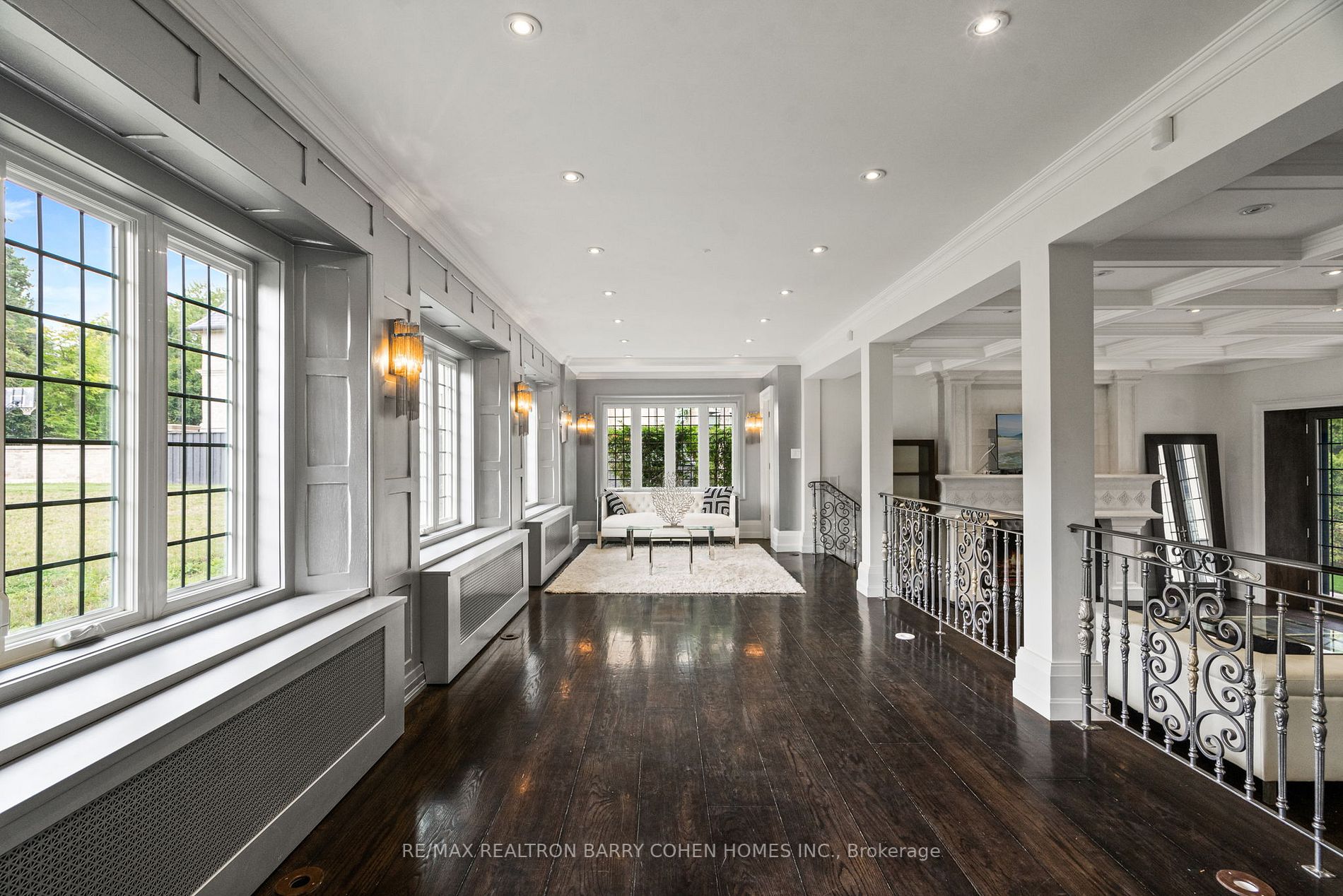 20 Sandringham Dr