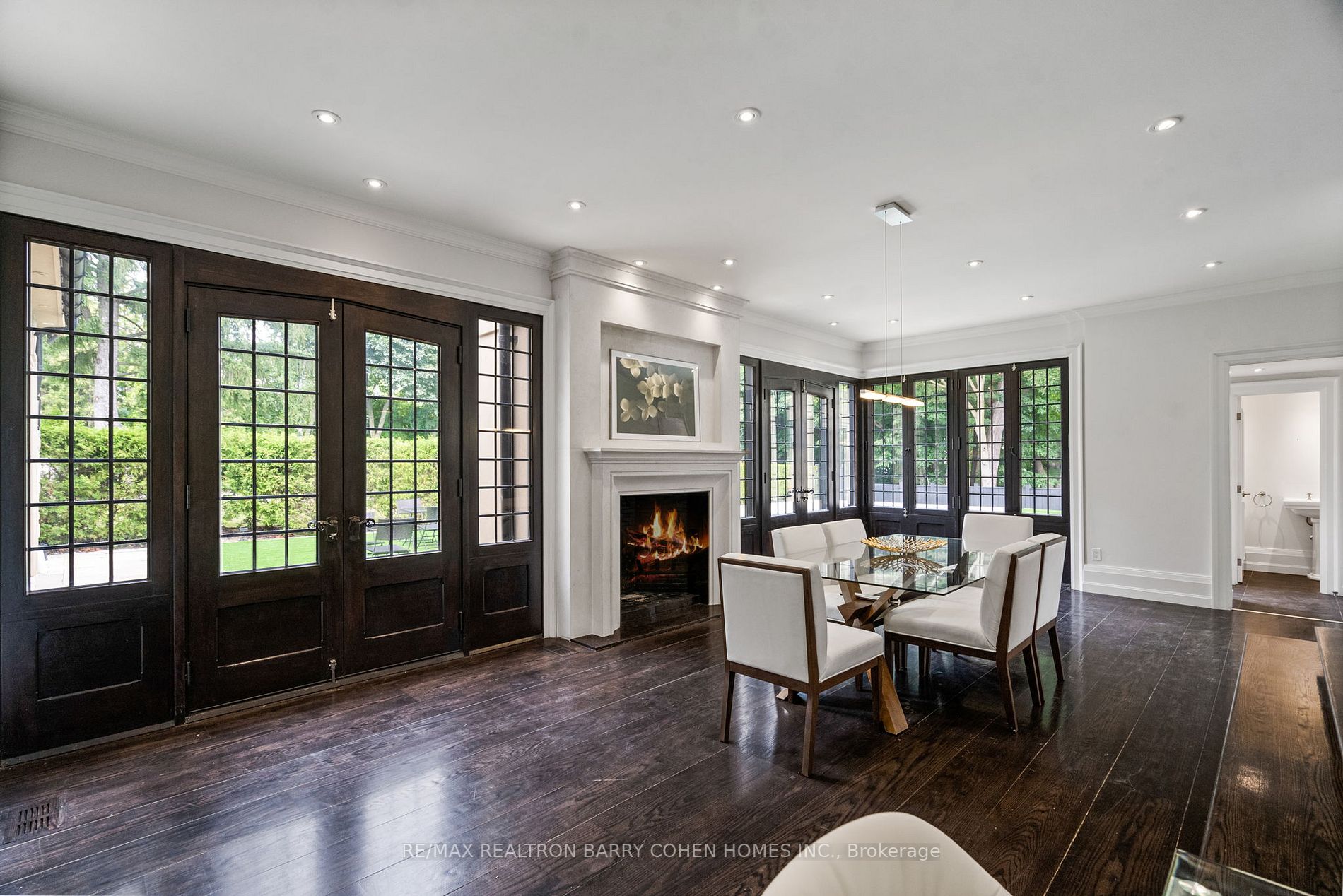 20 Sandringham Dr