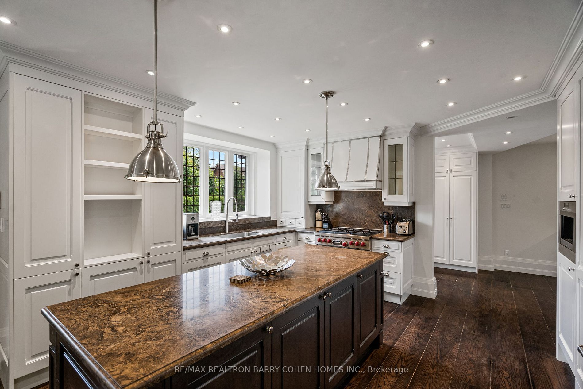20 Sandringham Dr
