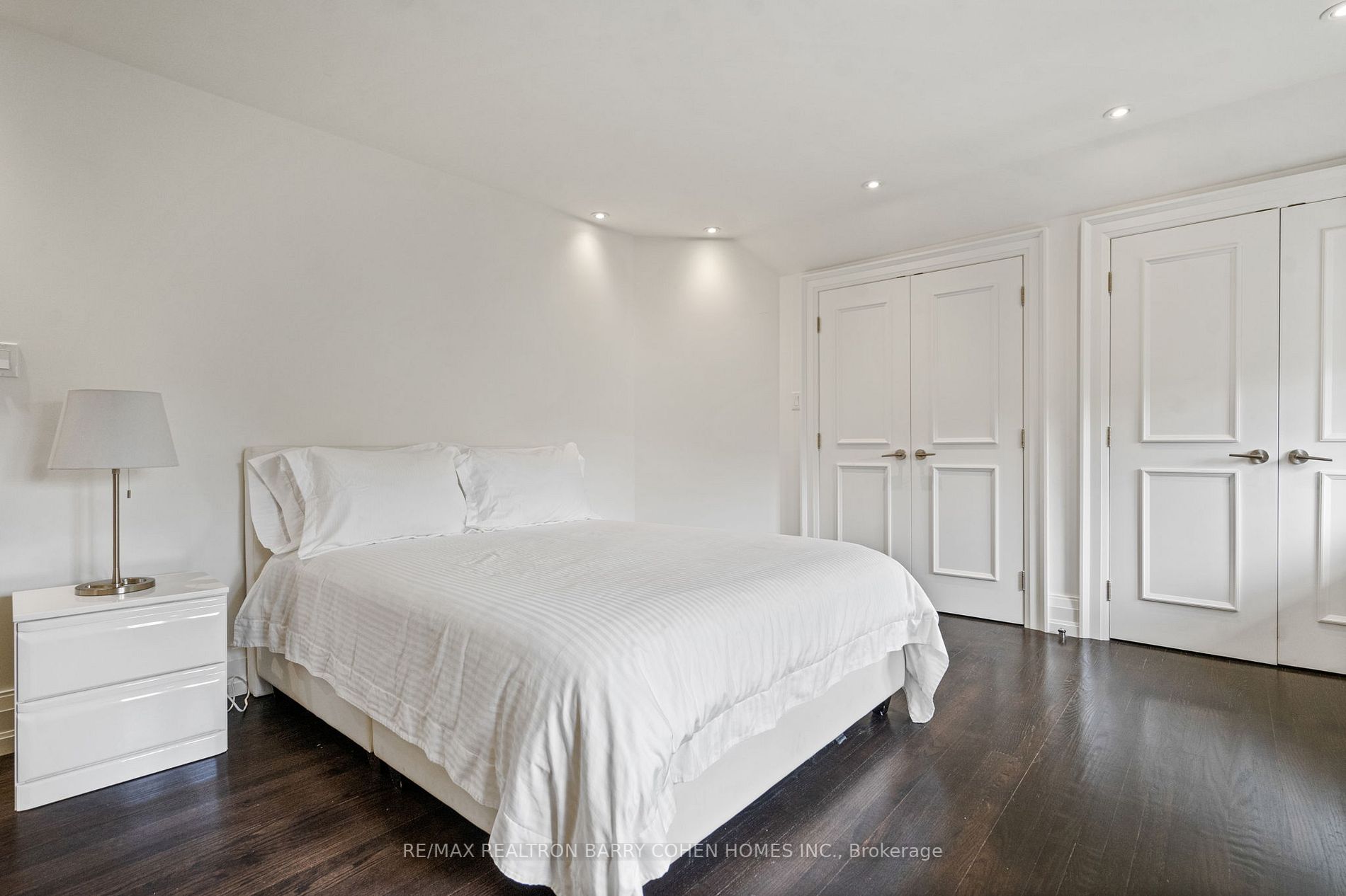 20 Sandringham Dr