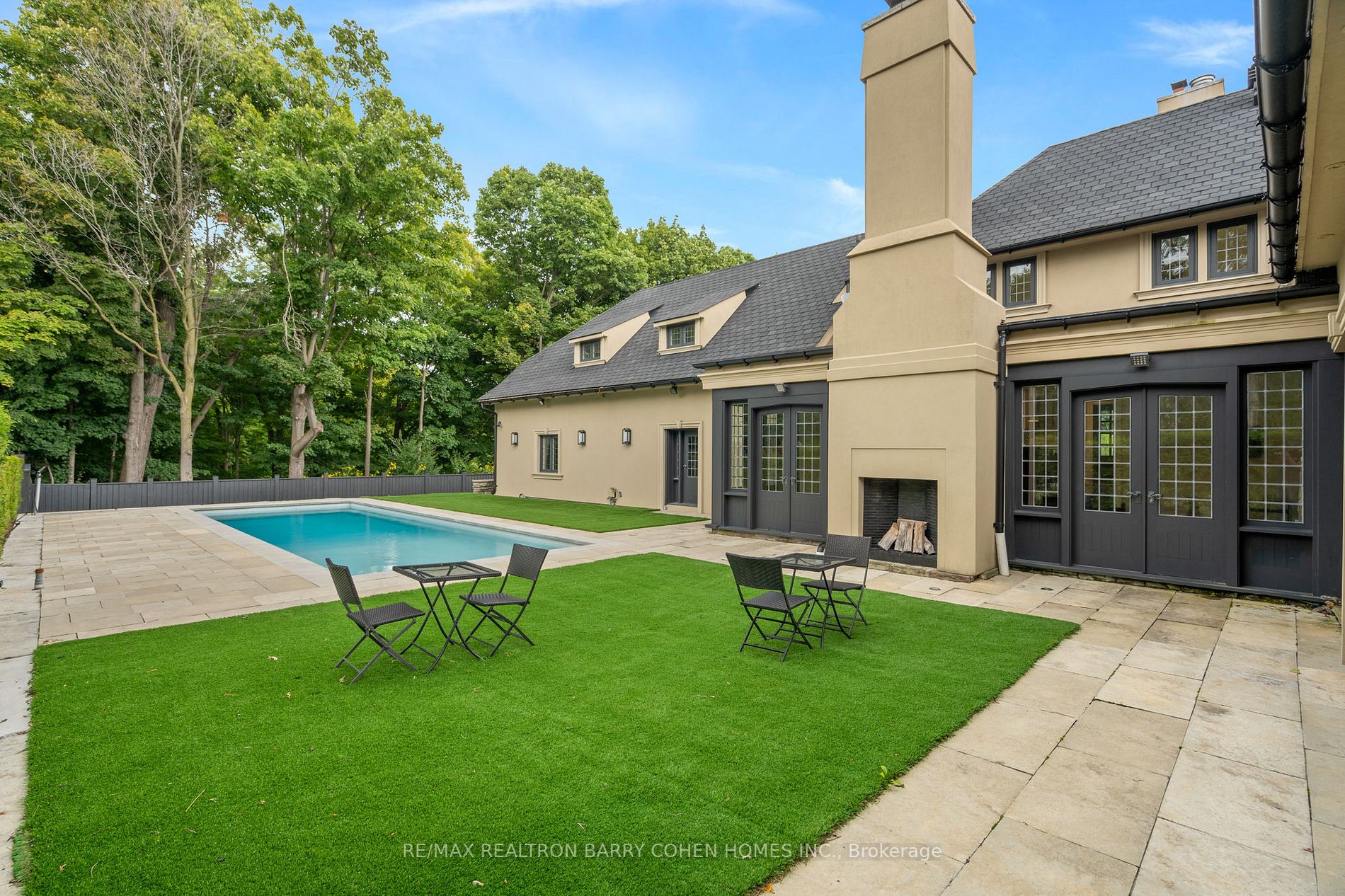 20 Sandringham Dr