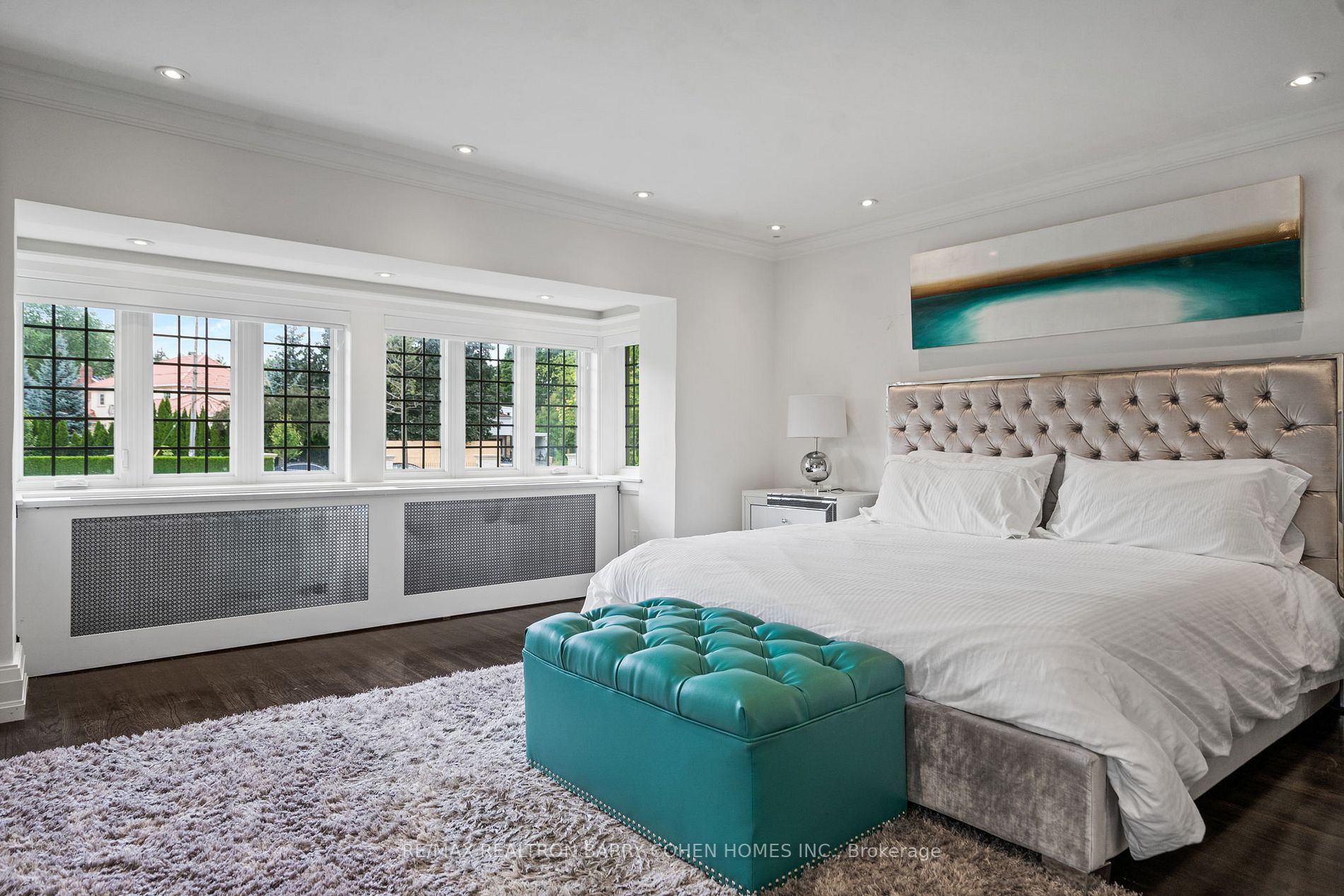 20 Sandringham Dr