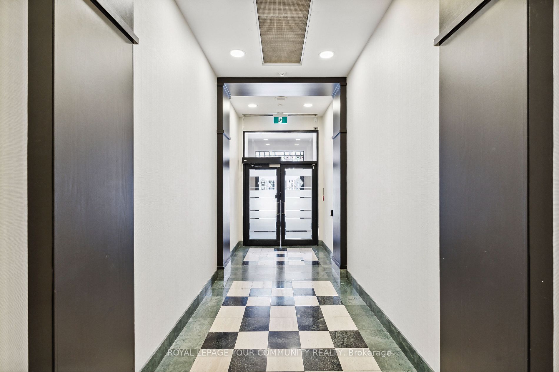 409 Bloor St E, #602