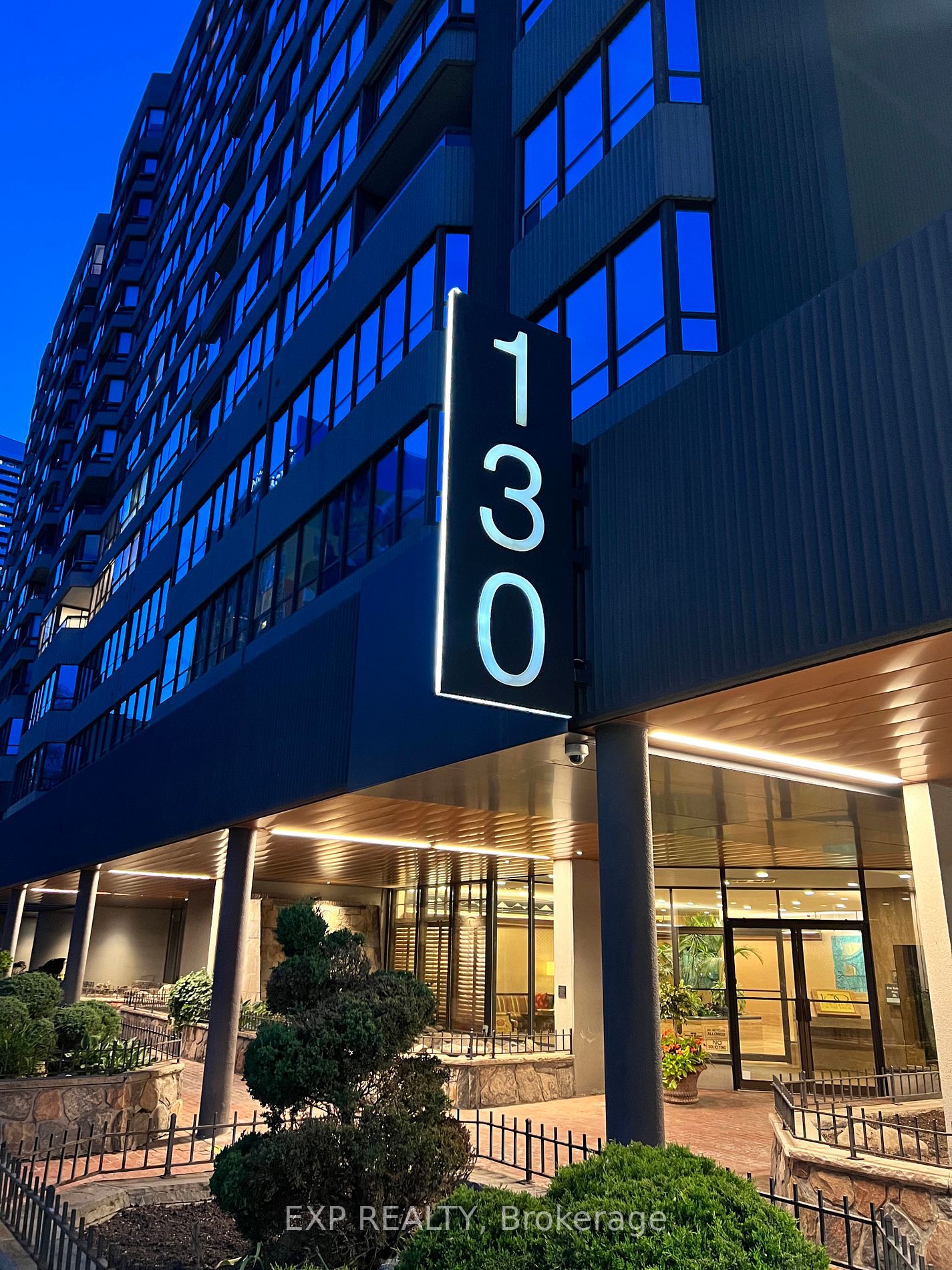 130 Carlton St, #Ph7