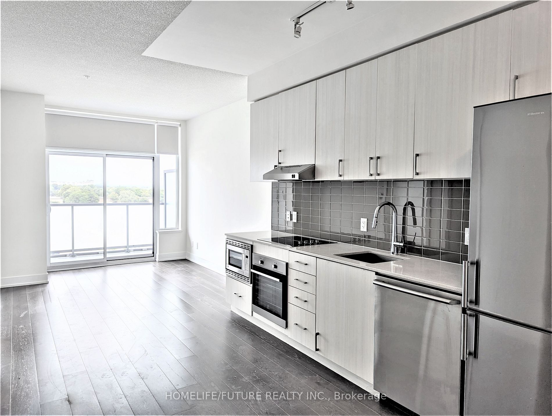 7 Kenaston Gdns, #619