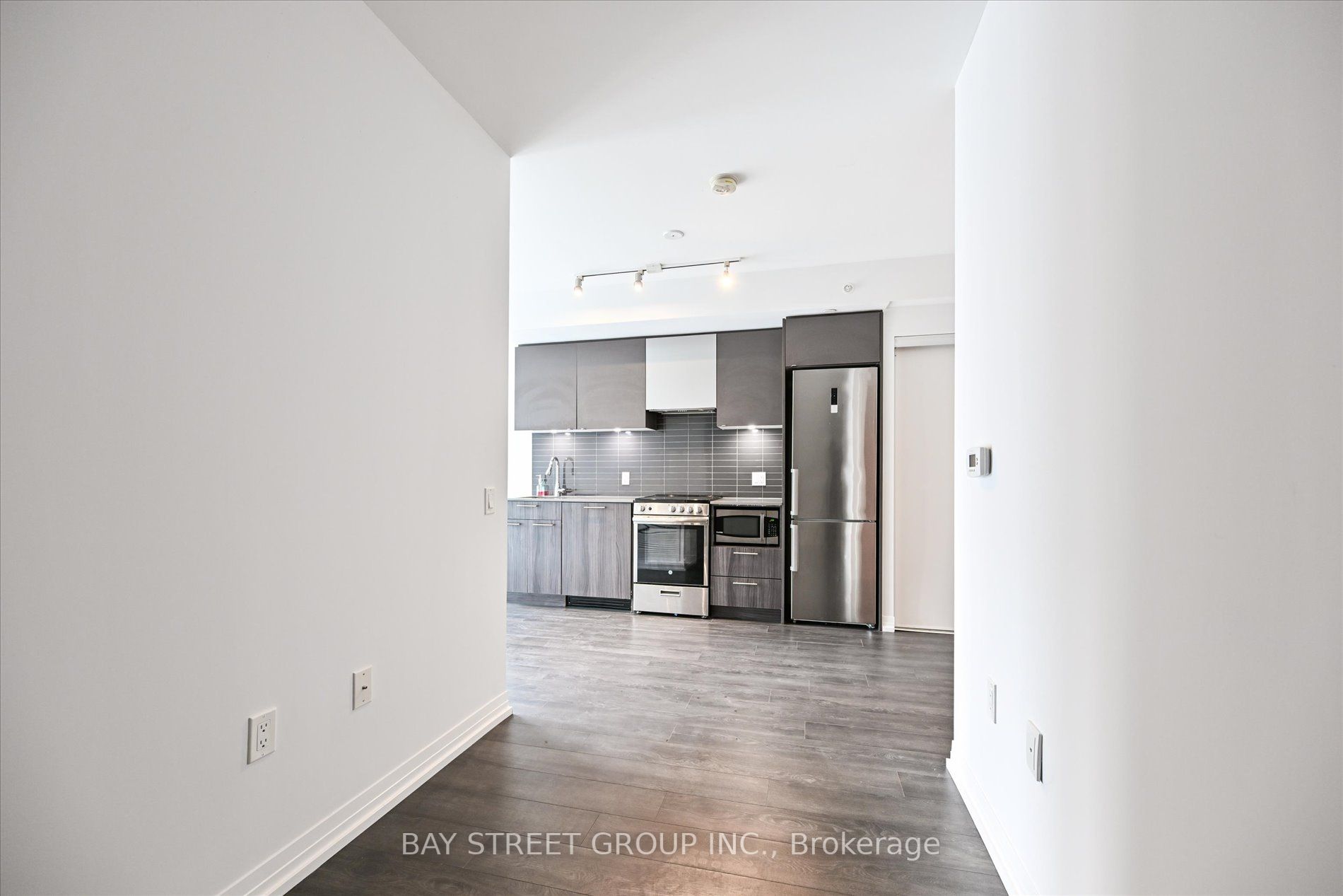 251 Jarvis St, #827