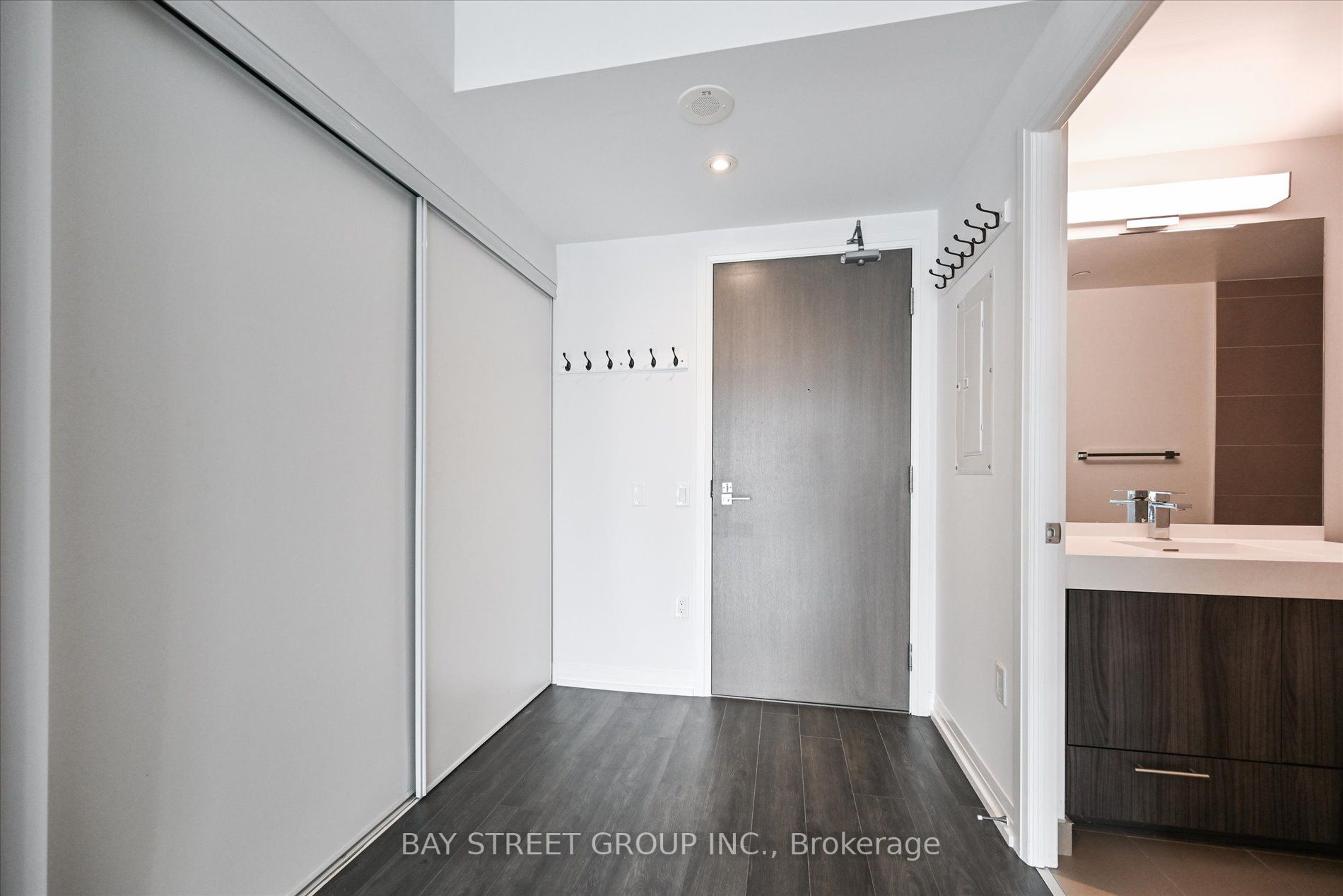 251 Jarvis St, #827