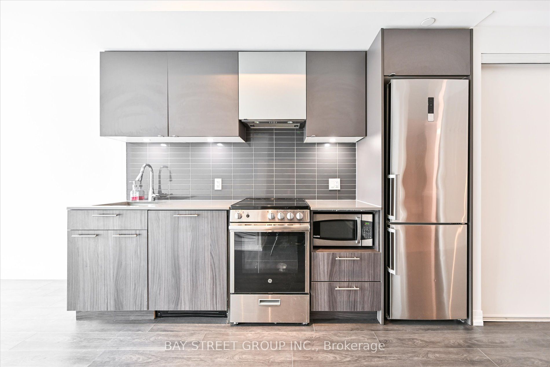 251 Jarvis St, #827