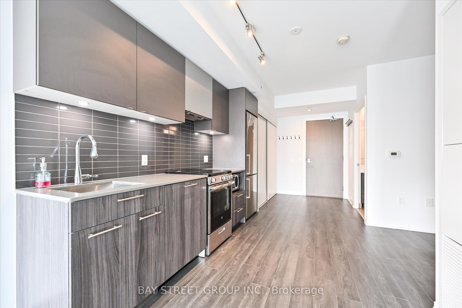 251 Jarvis St, #827