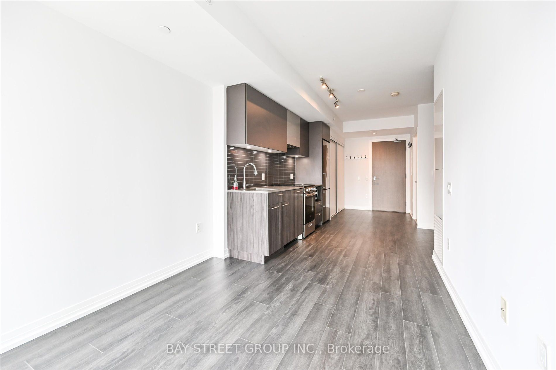 251 Jarvis St, #827