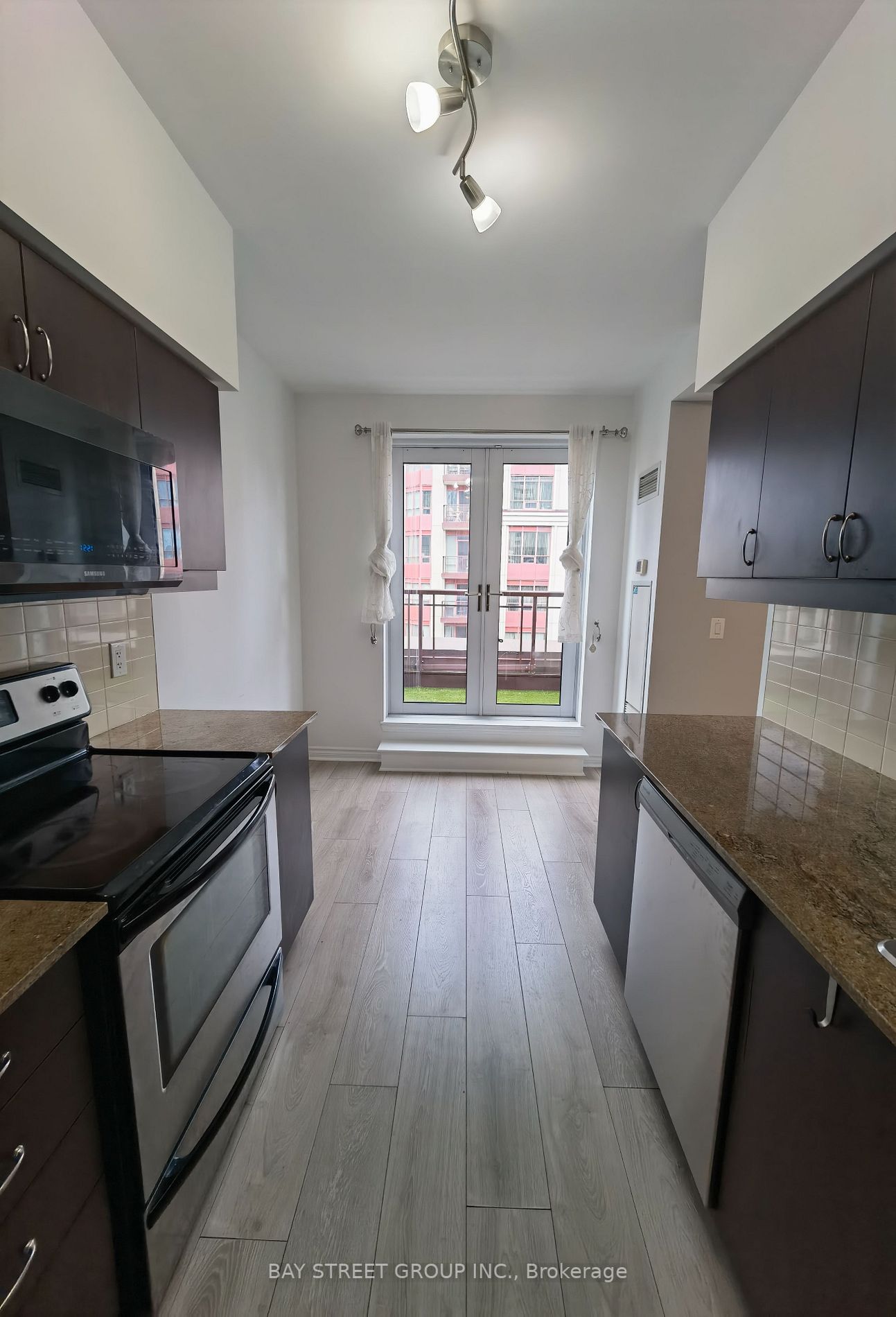 27 Rean Dr, #701