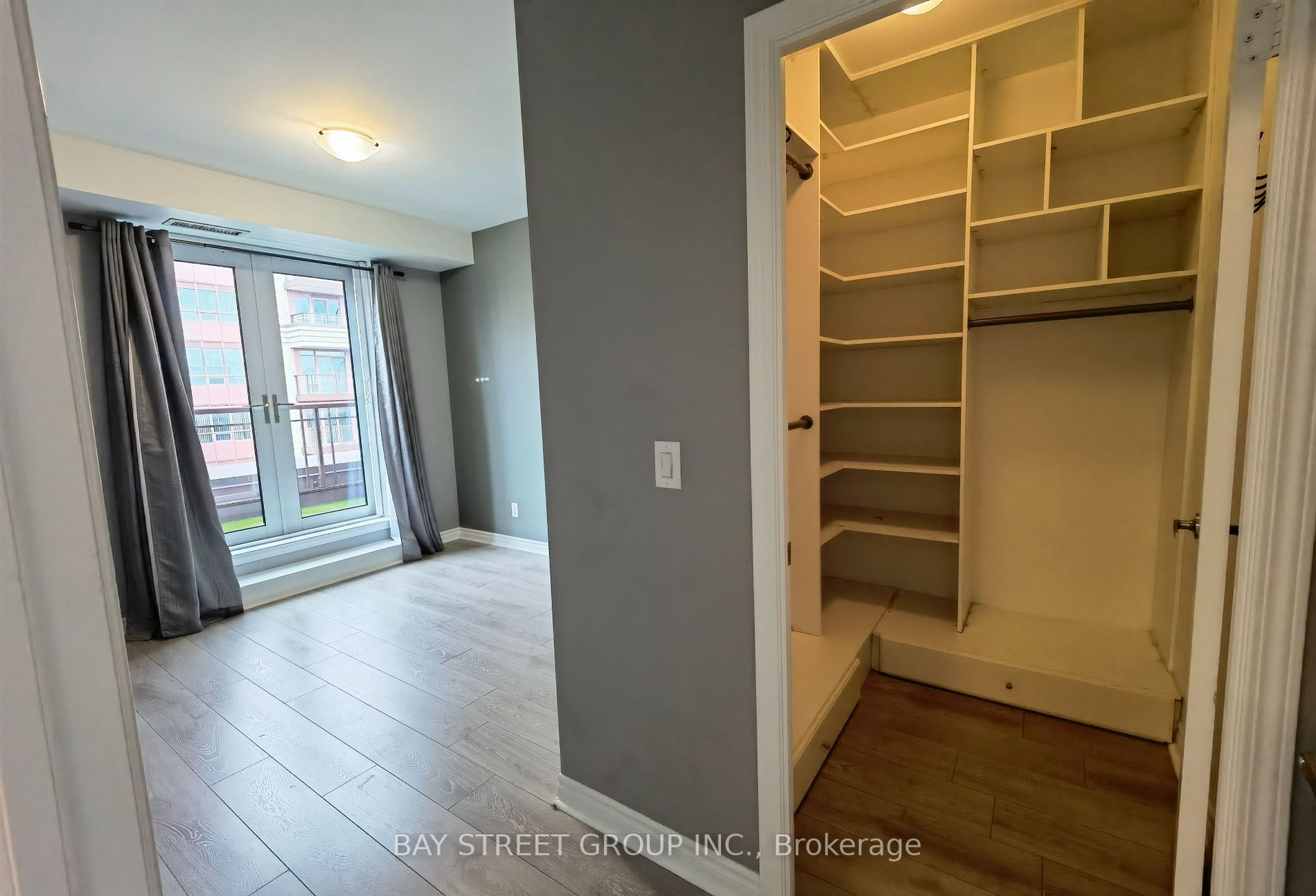 27 Rean Dr, #701
