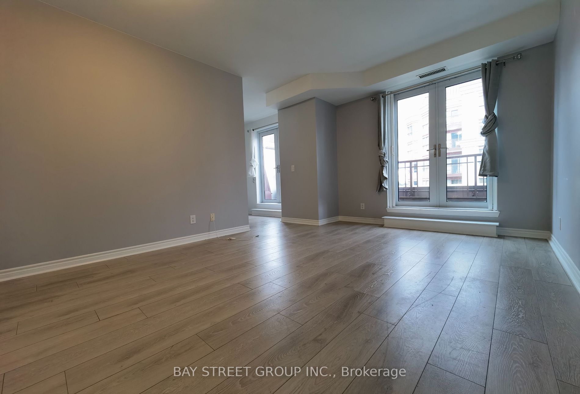 27 Rean Dr, #701