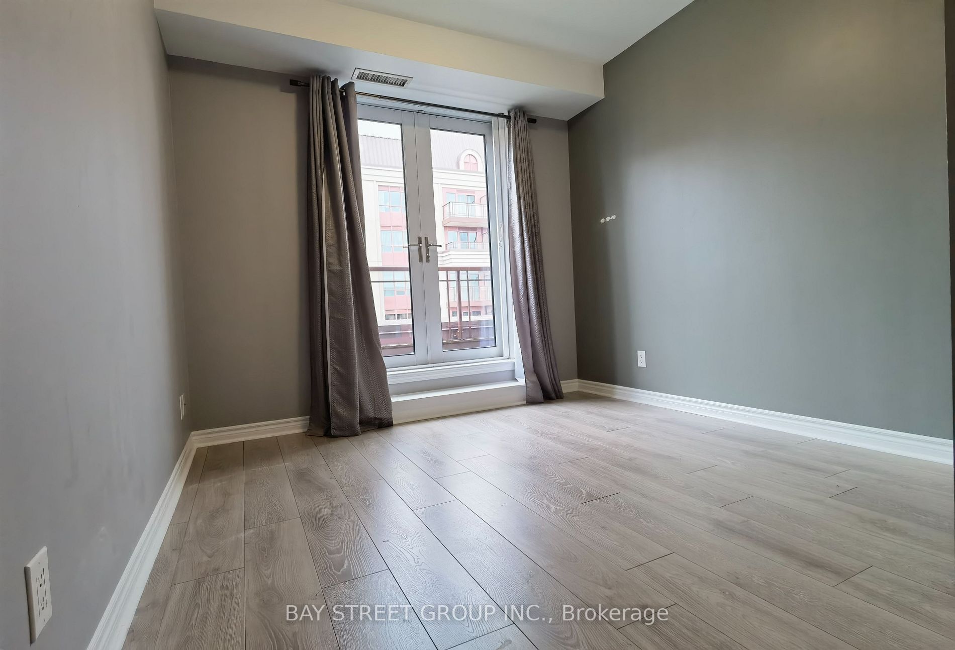 27 Rean Dr, #701