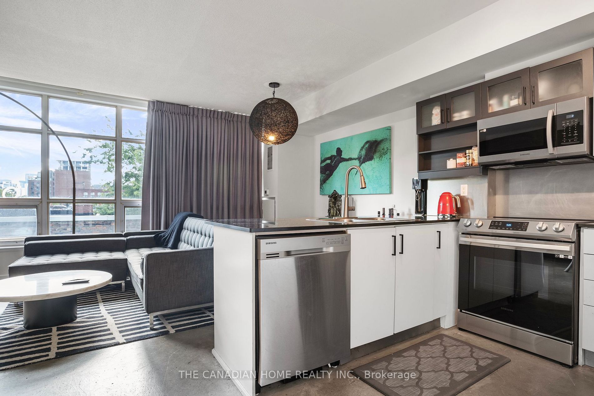 350 Wellington St W, #411