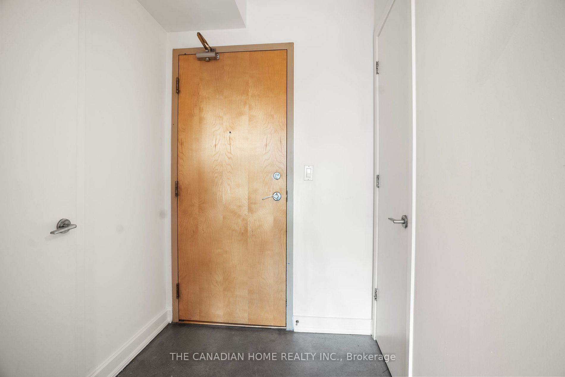 350 Wellington St W, #411