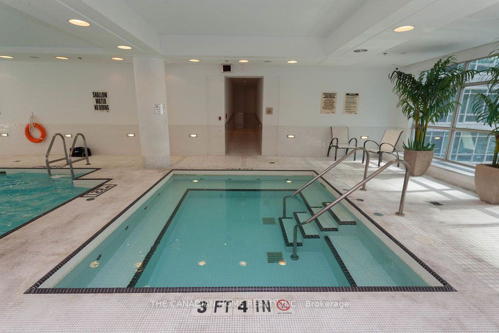 350 Wellington St W, #411