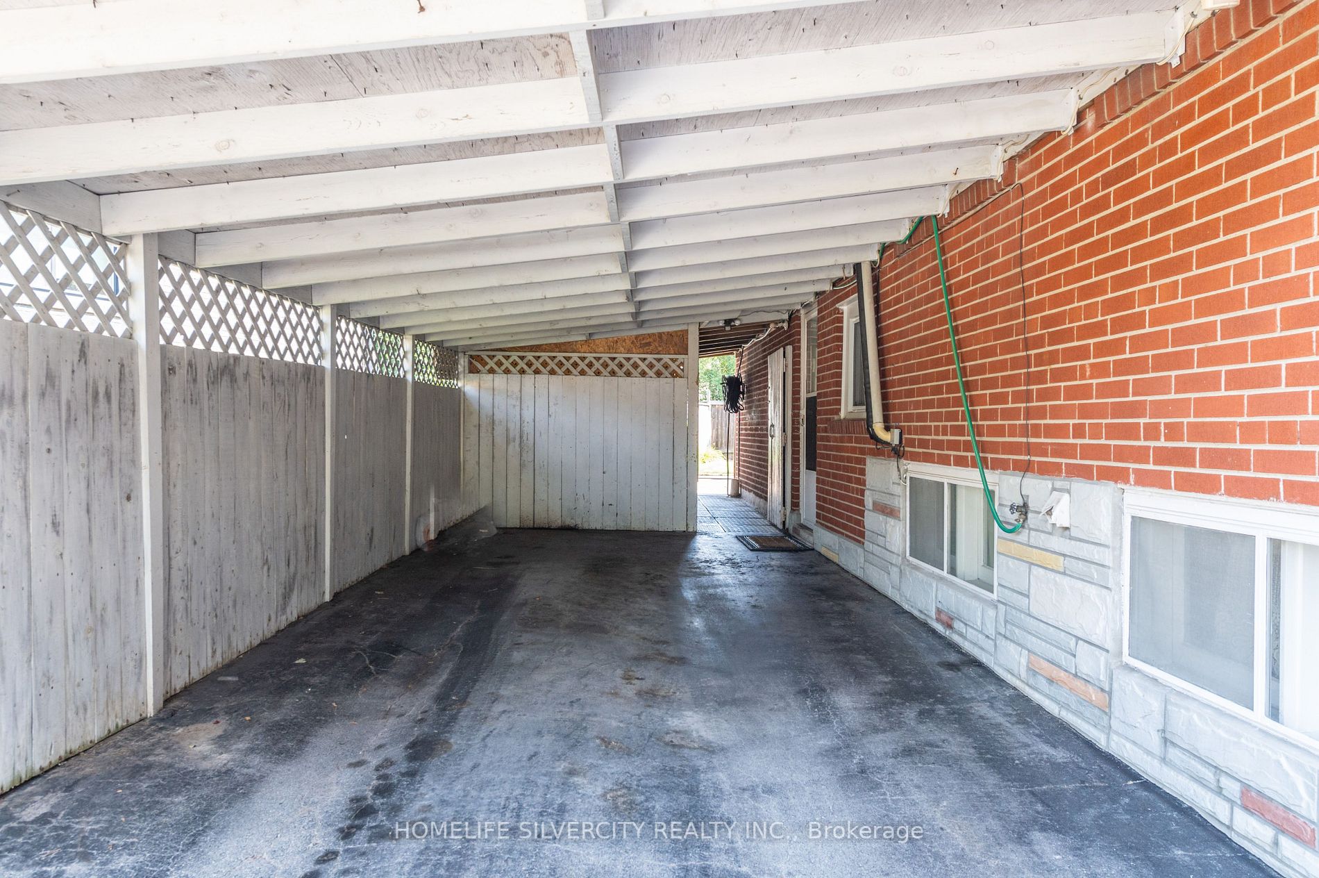 133 Tulane Cres