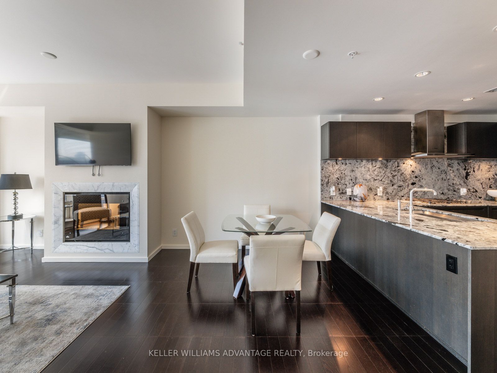 180 University Ave, #2102