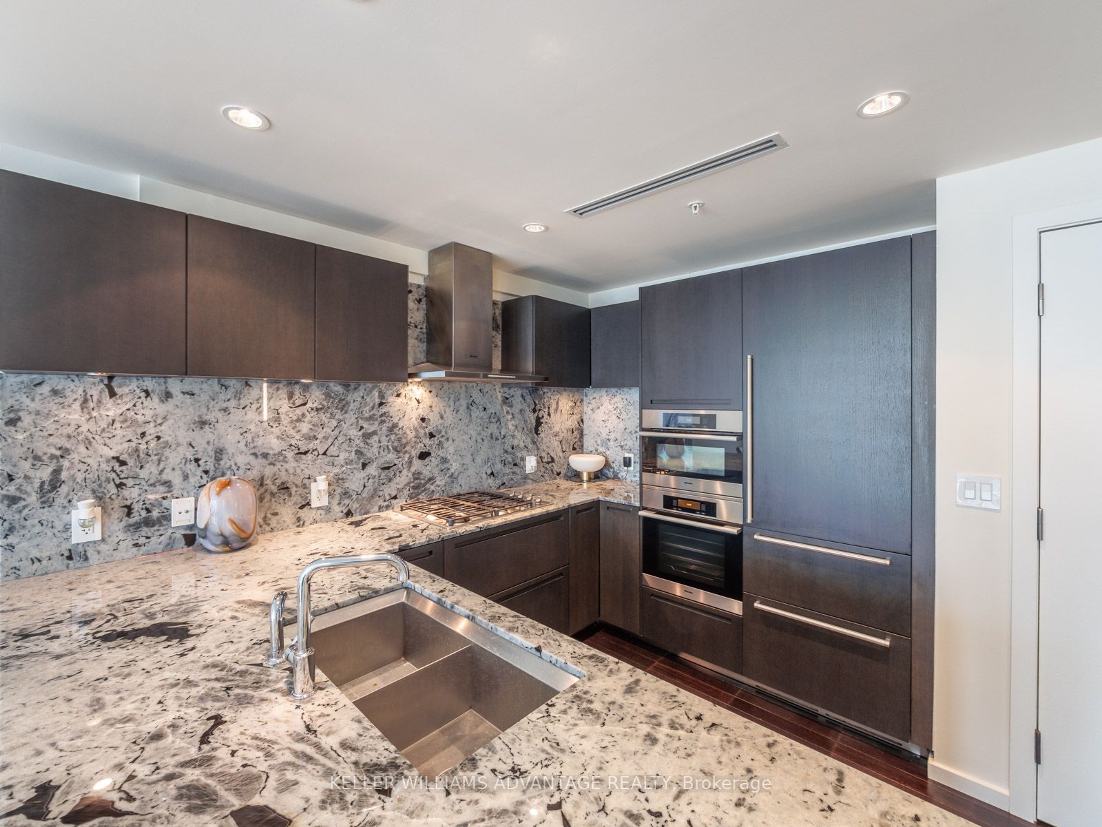 180 University Ave, #2102