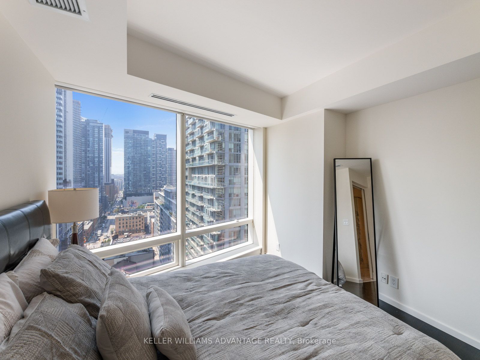 180 University Ave, #2102