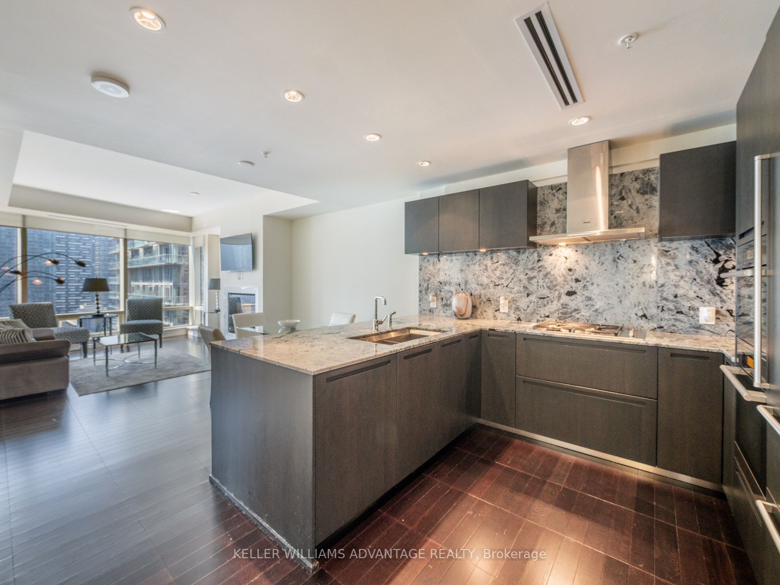 180 University Ave, #2102