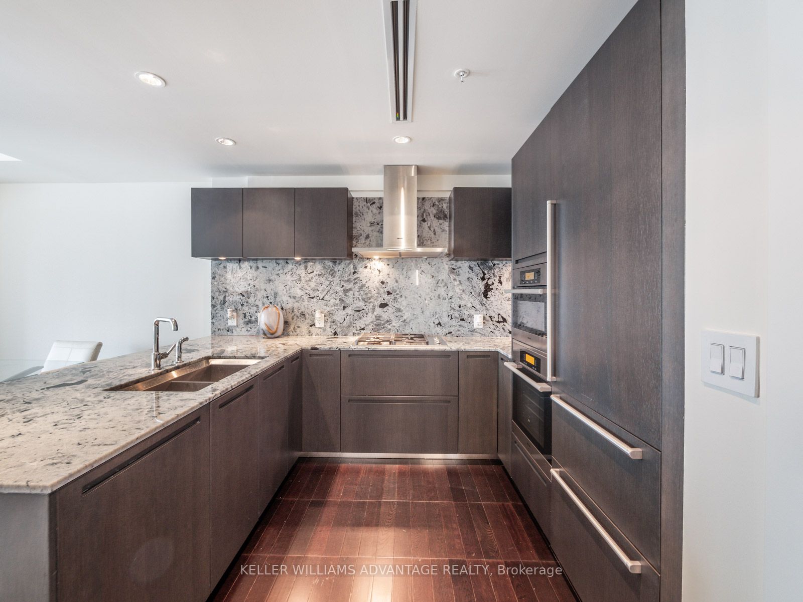 180 University Ave, #2102