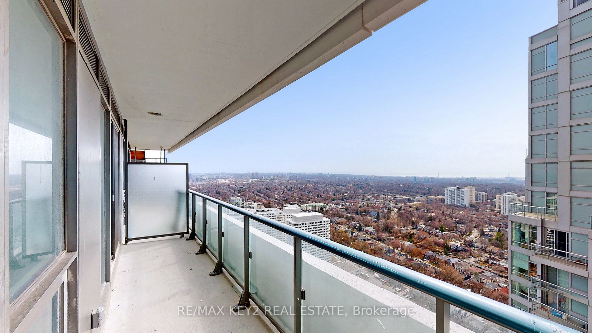 2221 Yonge St, #4104