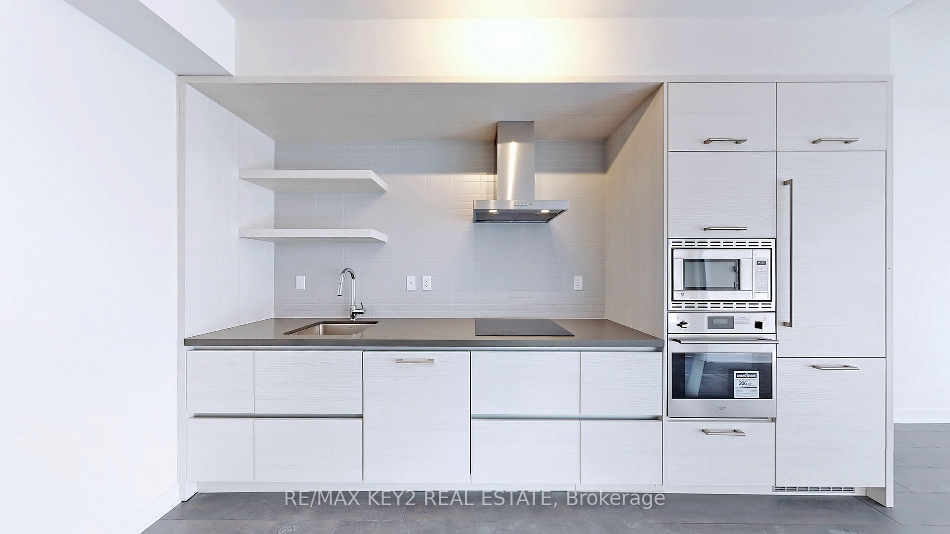 2221 Yonge St, #4104
