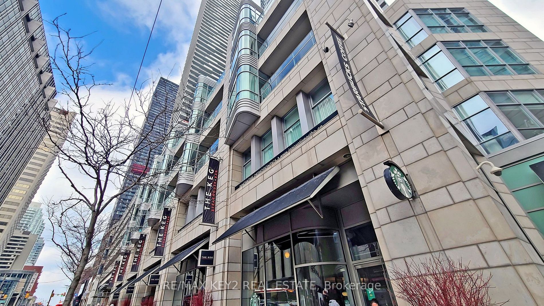 2221 Yonge St, #4104